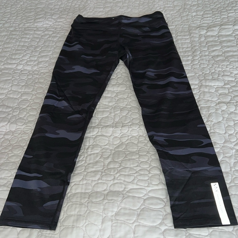 NWOT!  Marc New York Andrew Marc Performance Camo Leggings